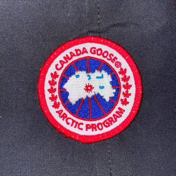 🔥SOLD🔥Canada Goose Juniors' [6-20] Rundle Bomber - Picture 9 of 11